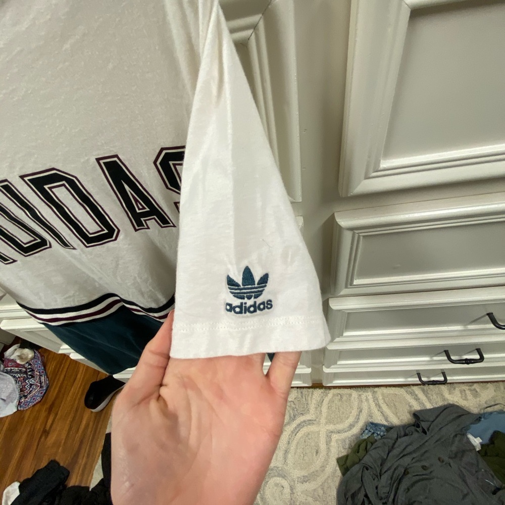 ADIDAS tee XS fits like Medium